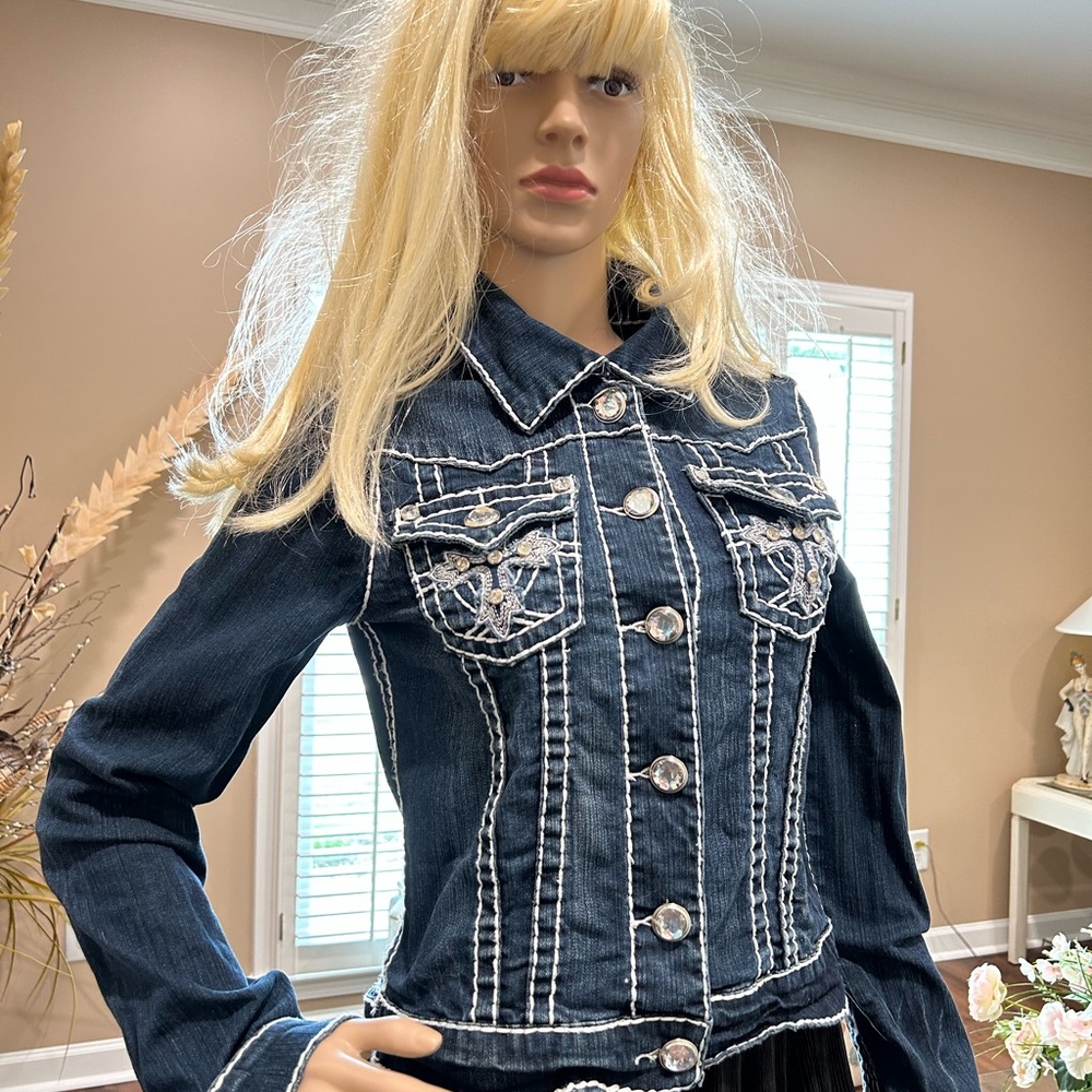 ADORABLE & SEXY L.A. IDOL CROPPED DENIM JEAN JACKET IN SUPER CONDITION